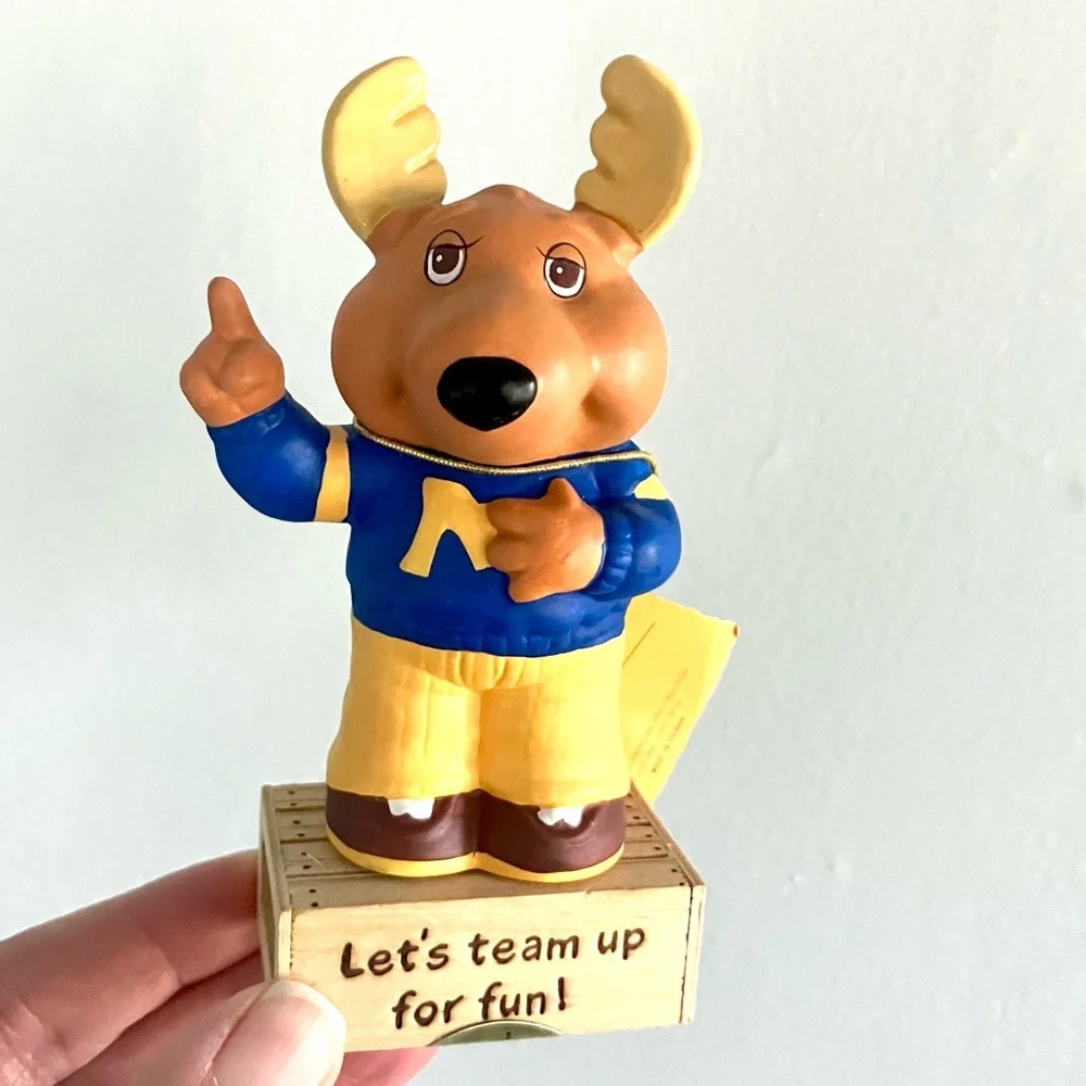 Vintage 80’s Get Along Gang Montgomery Moose ceramic figure trophy box deadstock